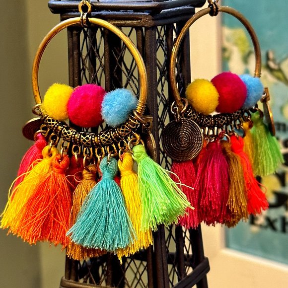 Fashion Fun Dangle Earings - Picture 1 of 3